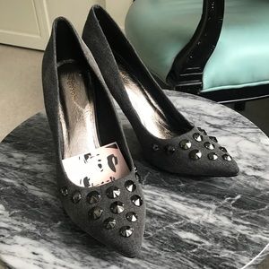 NEW WITH TAGS Gray Studded Pump Heels Size 8